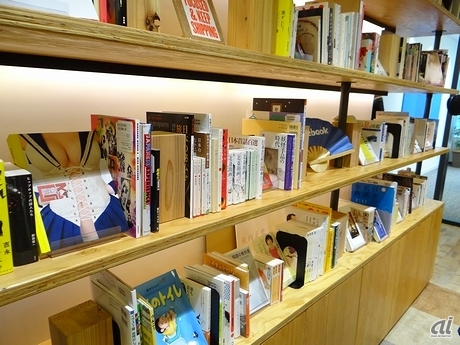 　本棚には“クリエイティビティを刺激する”ことを目的とした本や雑誌が並べられています。