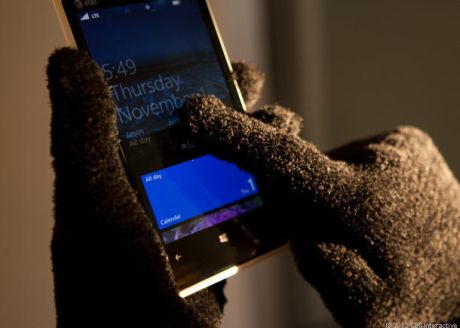  NokiaのLumia 920は、手袋をしていても十分に反応するスクリーンを搭載している。