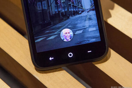 　ホームスクリーンに表示されたアイコンとしてのユーザーの顔写真。