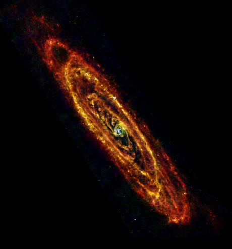 　Herschel宇宙望遠鏡が撮影したこの素晴らしい写真には、アンドロメダ銀河が非常に細かい部分まで写っている。われわれの銀河系に最も近い主要銀河であり、非常に多くの恒星から成るものだ。画像の中の赤い色は、この銀河で最も温度の低いちりの存在を示している。その温度は絶対温度数十度だ。より高温の恒星は青で示されている。