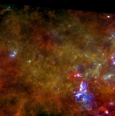 　約2300万光年の距離にある「子持ち銀河」（天文学者には「M51」として知られている）は、りょうけん座に位置しており、その中には星形成の様子が見える。この銀河は実際には、1773年にCharles Messierがカタログに記載したことで、初めて歴史に登場している。しかしMessierは比較的性能の劣る望遠鏡で観測をしており、この銀河についてはほとんど分かっていなかった。天文学者たちは1845年に、アイルランドのビル城にある口径72インチ（約1.8m）の望遠鏡を使った観測で、この銀河に渦巻構造があることに初めて気づいた。