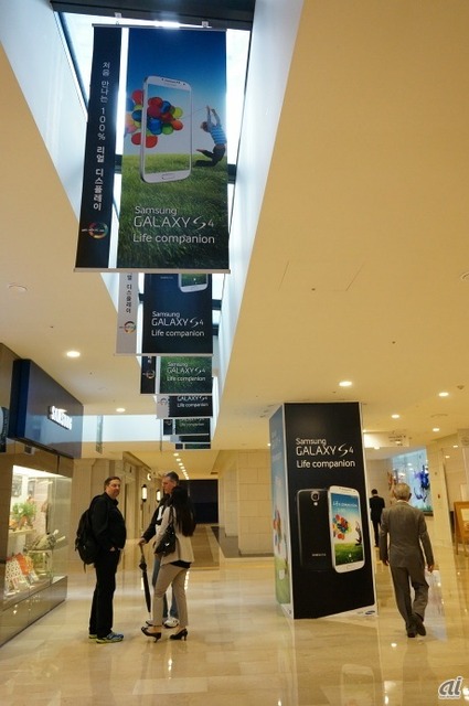 　サムスンの本社がある江南（カンナム）は、GALAXY S4の広告が多く見られた。
