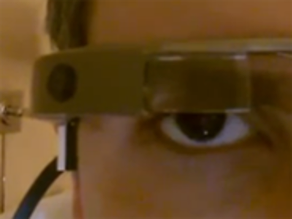 ウィンクで「Google Glass」から写真撮影--開発者がアプリのソースコードを公開