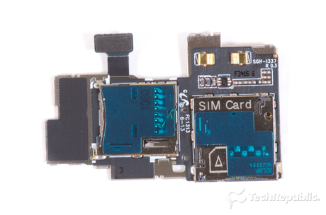 　SIM/microSDカードリーダー。