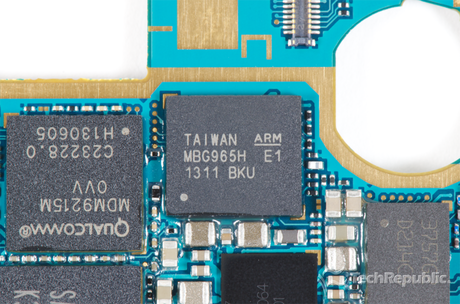 　正体不明の部品「TAIWAN MBG965H 1311 BKU ARM E1」。