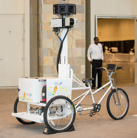 　Street View撮影用三輪車は、公園や小道など自動車が入っていけない場所の撮影に使われる。マウンテンバイカーでありGoogle従業員であるDan Ratner氏が考案。