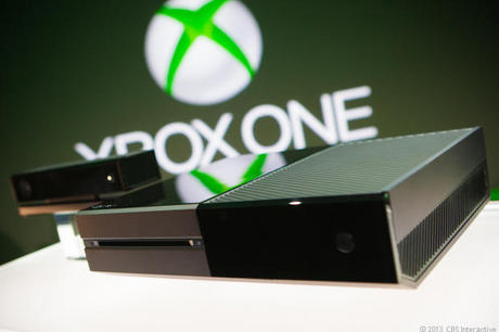 　Microsoftの新しいゲームコンソール「Xbox One」の外観は、そのシャープな角を持つ四角いボディのため、ゲーム機というよりはBlu-rayやDVDプレーヤーに似ている。