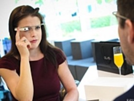 グーグル、「Google Glass」ユーザーの行動ガイドを公開