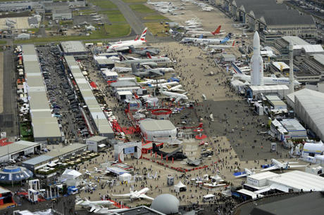 　50回目を迎えたパリ航空ショーのチケットは入手困難だ。この写真は、パリ郊外にあるル・ブルジェ空港の地面を上空から撮影したもの。