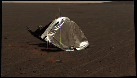 　Opportunityに搭載のパノラマカメラが2005年1月2日に撮影した耐熱装甲の写真。Opportunityはこの耐熱装甲に守られて火星の大気中に降下した。