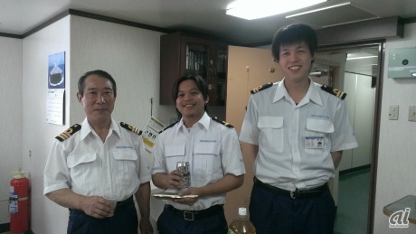 　運行を担当するのは三井商船グループのMOLケーブルシップ。搭乗しているメンバーは日本人とフィリピン人。普段のコミュニケーションは英語で行っているという。