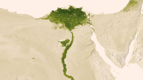 　乾燥したエジプトの砂漠では、ナイル川の水が生命を支えている。