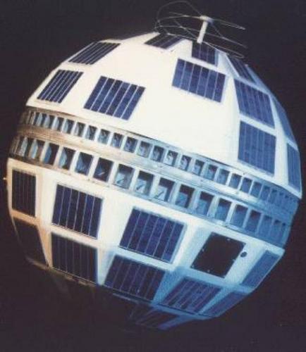 　民間企業によって初めて開発された通信衛星である「Telstar 1」は、NASAのミッションで最も魅力的なものというわけではないが、地上からの電話やテレビの信号を中継して、地上に送り返すことを初めて実現した。1962年7月10日にNASAが行った打ち上げは、地球規模の通信インフラストラクチャの基礎を築いた。かわいいネコの動画を世界中のほとんどどんな場所からでもオンデマンドで見られるようになったのは、この通信インフラストラクチャのおかげだ。