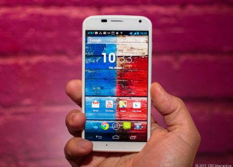 Motorolaの「Moto X」は、サムスンの「GALAXY S4」やほかのトップクラスのスマートフォンに戦いを挑んでいる。
