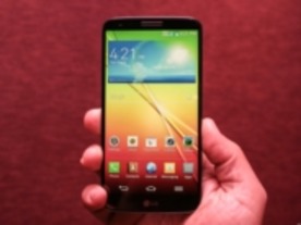 LGの新型スマートフォン「G2」を写真でチェック