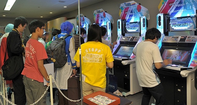 　セガのアーケードゲーム新作「初音ミク Project DIVA Arcade Future Tone」もイベントバージョンで出展。