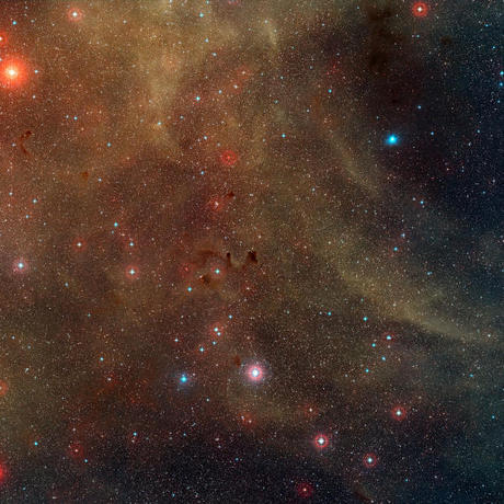 　この広視野画像では、南天の星座であるほ座の中に、暗黒星雲と星形成が多数存在する領域が見えている。ハービッグ・ハロー天体HH 46/47のジェットが、原始星が生まれつつある暗黒星雲から噴出している。