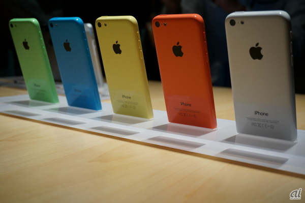 　iPhone 5cのカラーバリエーション。iPhone 5にちなんで5色ともうわさされる。