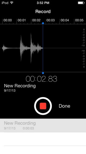 　「Voice Memos」アプリの新しい外観。下方向にスクロールすると、録音済みの音声メモを参照し、再生することができる。