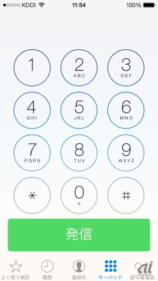 　「電話」のインターフェースも一新。数字キーを囲む円は透過処理され、うっすらと壁紙が透けてみえる。