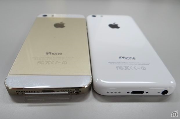 　本体サイズは、iPhone 5sが高さ約123.8mm×幅約58.6mm、厚さ約7.6mmで重量は112g。、iPhone 5cは高さ約124.4mm、幅約59.2mm、厚さ約8.97mmで重量は132g。iPhone 5cの方がやや厚い。