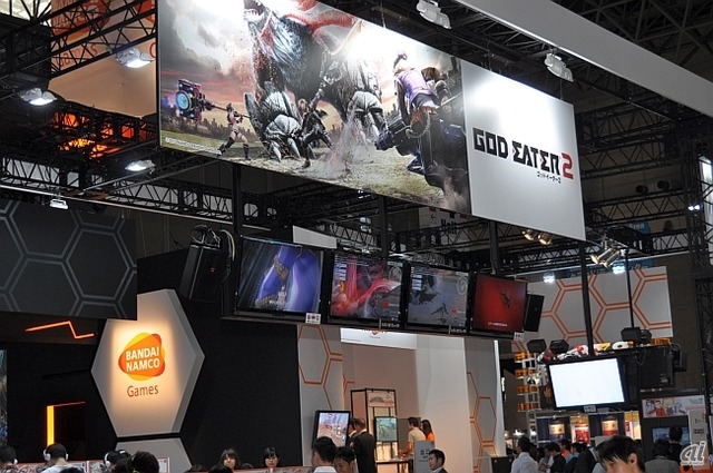 　バンダイナムコゲームスブースは、コンシューマー用新作タイトルとモバイル向けアプリゲームなど60タイトル以上を出展。ドラマティック討伐アクションゲーム「GOD EATER」シリーズの続編「GOD EATER 2」が試遊出展。