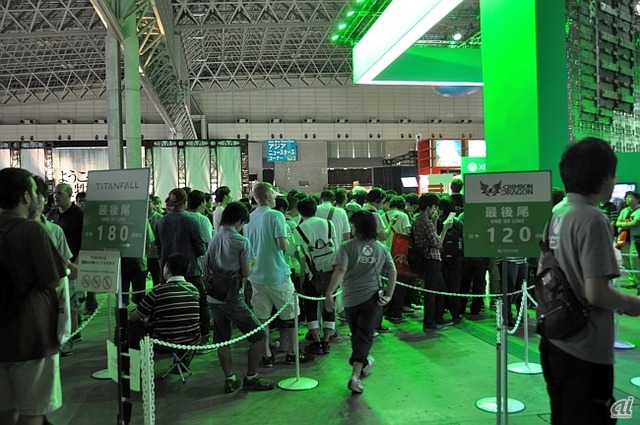 　Xbox oneの試遊タイトル、人気の「タイタンフォール」が180分待ちを確認できたほか、常に1～2時間の待ち時間が必要な状態となっていた。
