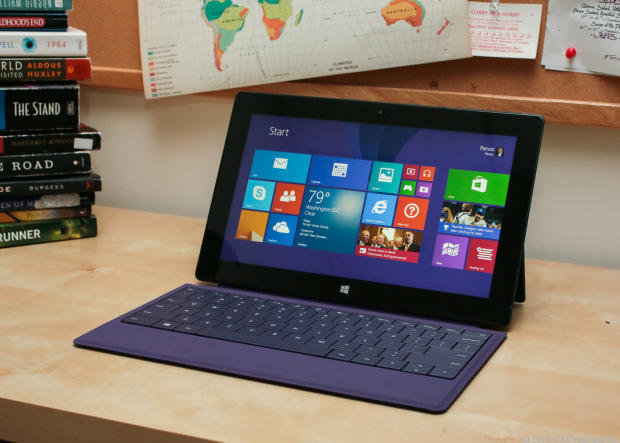 　Microsoftが発表した「Surface Pro 2」は、大型の10インチ画面、Intelの「Core i5」プロセッサ、そして1920×1080ピクセルのディスプレイを搭載する。いずれも、ハイエンドの超軽量ノートPCに見られるスペックだ。