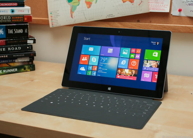 　Microsoftは今回、タブレットの名称から「RT」を外したが、Surface 2は引き続きWindows RTを搭載している。Windows RTは（ノートPCやデスクトップコンピュータ向けOSとは対照的に）モバイル機器向けに設計されたOSだ。