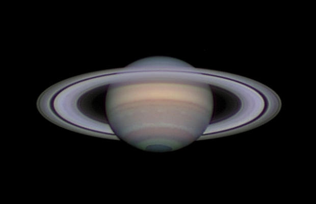 　英国在住のDamian Peachさんは、キプロスにある海抜6200フィート（1890m）のオリンポス山から、Celestron製SCT望遠鏡を使ってこの美しい写真を撮影した。土星の輪と大気が精細に写されたこの1枚は、「われらが太陽系」部門で賞を獲得。グリニッジ天文台は、「これほど明瞭な画像を見せられ、アマチュアの天体望遠鏡が到達できるレベルについての認識を改めた」とコメントしている。
