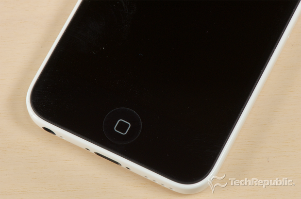 　iPhone 5sとは異なり、iPhone 5cのホームボタンは指紋認証スキャナにはなっていない。