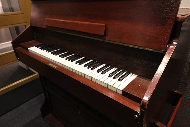 　そして第2スタジオを出た廊下にあるのが、このピアノだ。知る人ぞ知る、「The Great Gig In The Sky」で使われたピアノである。感動ものだ。あのバンドの代表曲である。