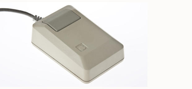 　「Apple Mouse IIe」は「Apple IIe」向けに作られた最後のマウスだ。これはDE-9コネクタを使用しており、Apple II、Apple II Plus、「Macintosh 128K」「Macintosh 512K」「Macintosh Plus」と互換性があった。