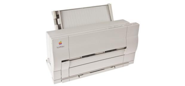 　「StyleWriter II」は、Appleのコンシューマー向けインクジェットプリンタだ。360dpiの印刷品質と、Times、Helvetica、Palatino、ITC Avant Garde Gothic、Symbolといった39種類のTrueTypeフォントで、レーザープリンタ品質の印刷を家庭で行うことができた。
