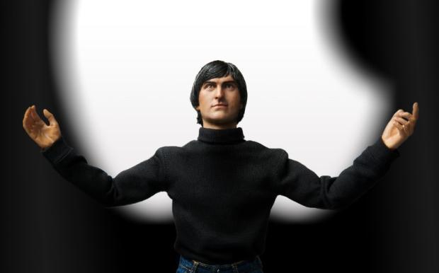 　レジェンド・トイズは2012年、Steve Jobs氏にそっくりな12インチ（約30.5cm）のフィギュアを発売して注目を集めた。

　同社の最新作は、若き日のSteve Jobs氏のフィギュア「Young Steve Jobs」だ。同フィギュアには2バージョンがあり、1970年代後半のJobs氏をモデルにしたものと1980年代初頭のJobs氏をモデルにしたものだ。ここでは、これらフィギュアを写真で紹介する。
