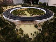 アップル、宇宙船型新社屋の立体模型を披露