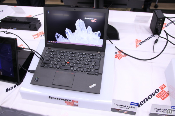 　同じく参考展示となる、Haswell搭載の「ThinkPad X240s」。

