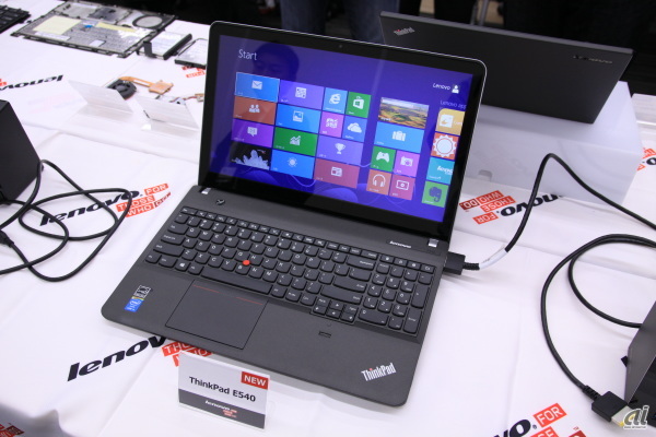 　小企業向けのノートブックPC 「ThinkPad Edge」シリーズが「ThinkPad E」シリーズに名称変更した。その第一弾となる「ThinkPad E540」。OneLinkを搭載する。