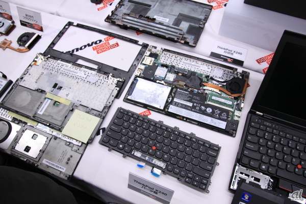 　ThinkPad X240を分解したものも展示された。