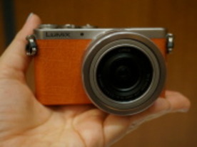 世界最小の一眼カメラ「LUMIX GM」--「ミラーレスのポテンシャルを育てたい」