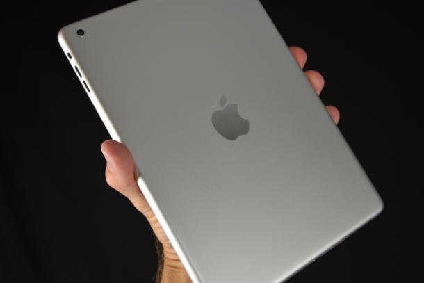 iPad miniと非常に似ているiPad 5のものとみられている筐体