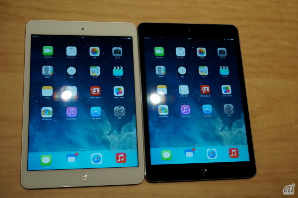 　iPad mini Retinaディスプレイモデルのカラーはシルバーとスペースグレイの2種類。
