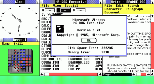　この写真の「Microsoft Windows 1.0」は1985年11月にリリースされた。だがMicrosoftにとっては残念なことに、このOSは精彩に欠け、Appleが「Macintosh」向けに開発した使いやすいグラフィカルユーザーインターフェースと比べるとなおさら、その差は歴然だった。