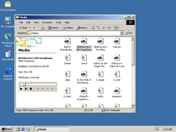 　Windows NTから名前を一新し、処理速度と安定性が飛躍的に向上した「Windows 2000」。大規模の業務用として想定されていた。