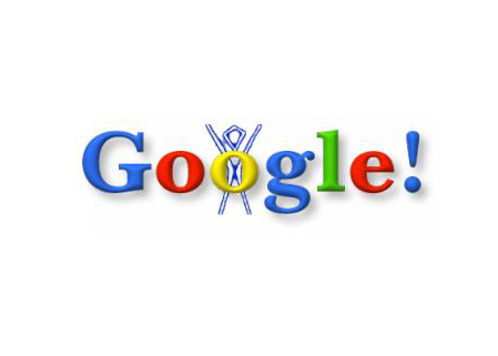 　「Google Doodle」のコンセプトが生まれたのは1998年8月30日、Googleの共同創設者であるLarry Page氏とSergey Brin氏が、「Google」という単語の2番目の「o」の後ろに棒でつくった人型の簡単なイラストを置いた時だ。Googleロゴによるこの初めてのアートは、共同創設者の2人がバーニングマンフェスティバルに出かけていて不在だということを、同サイトのユーザーに伝えるメッセージとして考えられたものだった。

　この最初の小さなDoodleは比較的シンプルなスケッチだったものの、Googleロゴを飾って有名なイベントを祝うというアイデアの発端となった。この伝統は現在、これまでになく強くなっている。Doodleの数が増える中、新しいテクノロジがより複雑で面白く、クリエイティブな芸術的コンセプトをもたらしている。現在Googleは「Doodler」として知られるイラストレーターとエンジニアのチームを雇い、Googleホームページを盛り立てている。
