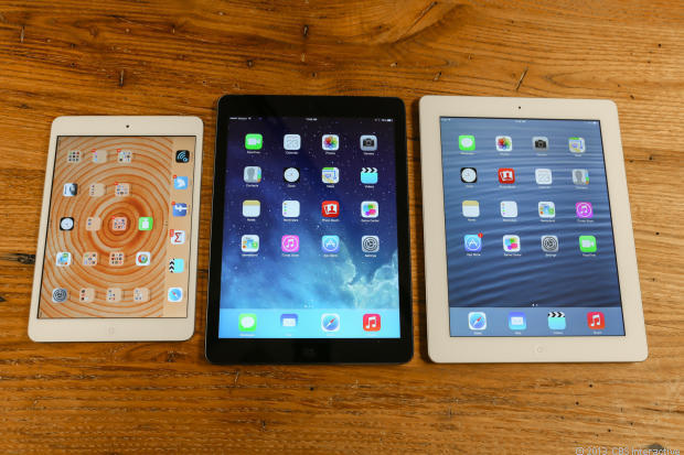 　Apple製「iPad」シリーズの最近の機種。左から、初代「iPad mini」、iPad Air、第4世代iPadとなっている。