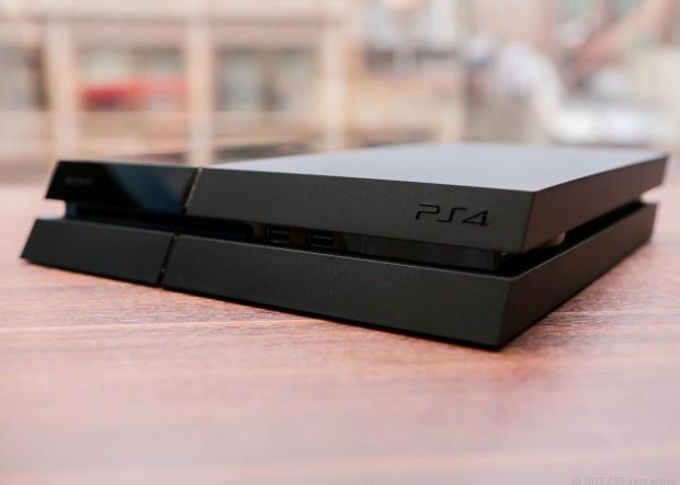 　PS4の外見は、PS3ほど印象的ではないが、レイヤー化された台形を基本とした形状は独特だ。