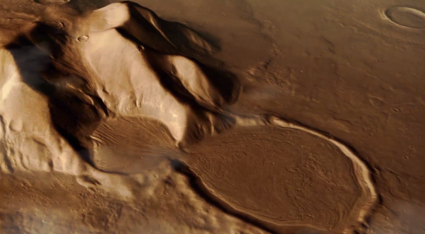 　この画像に見られるような扇状地は、火星の表面に液体の水が流れていたことを示す、より明確なヒントだ。