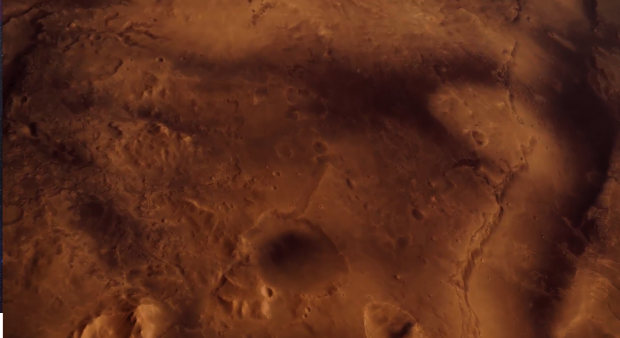 　Mars ExpressのHigh Resolution Stereo Camera（HRSC：高解像度ステレオカメラ）が撮影した画像はその他のデータとともに、ドイツ航空宇宙センター（DLR）が6月にMars Express打ち上げ10周年の記念に発表したビデオを作成するために使われた（このカメラはDLRが開発と運用を担当している）。本記事の画像は、そのビデオからのものだ。