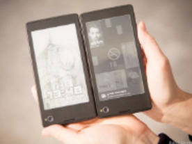 「YotaPhone」、年内に発売へ--LCDとE Inkの2画面搭載「Android」スマートフォン